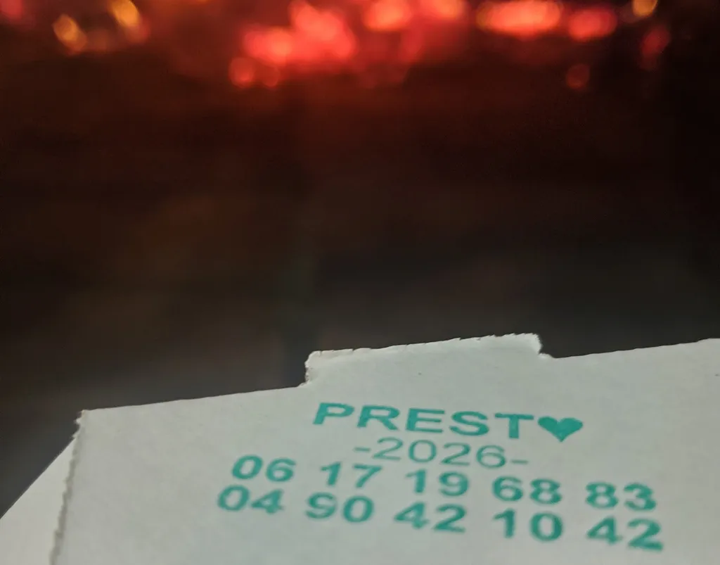 10 pizzas achetées en taille normale =, la 11ème offerte presto pizza salon en livraison gratuite dés 8eu  de commande ou à emporter