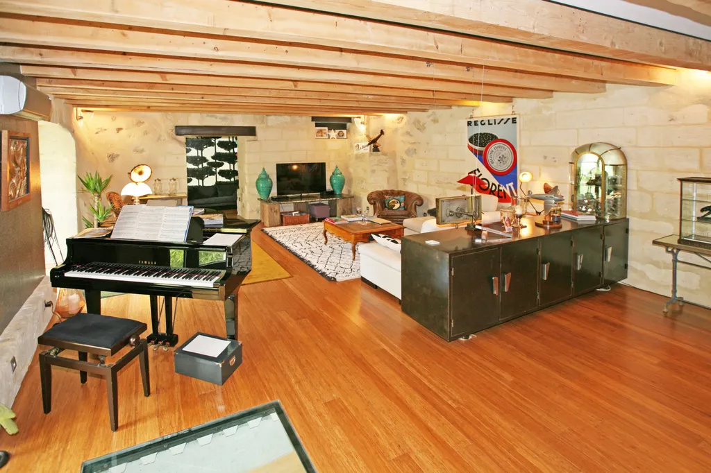 A vendre, proche Avignon, charmante maison de village avec cour arborée    