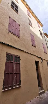 Vente appartement T1 Aubagne  au 2ème étage d'un petit immeuble du centre historique