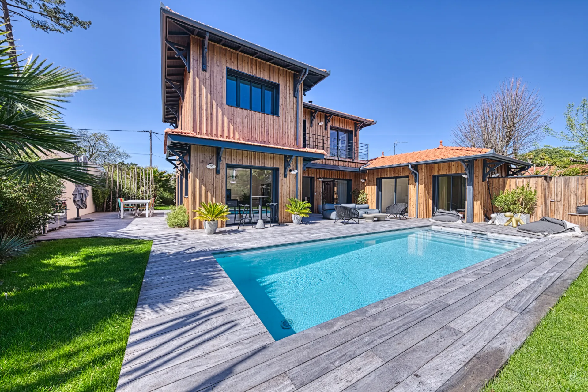 Construction neuve avec bardage bois à Andernos Les Bains