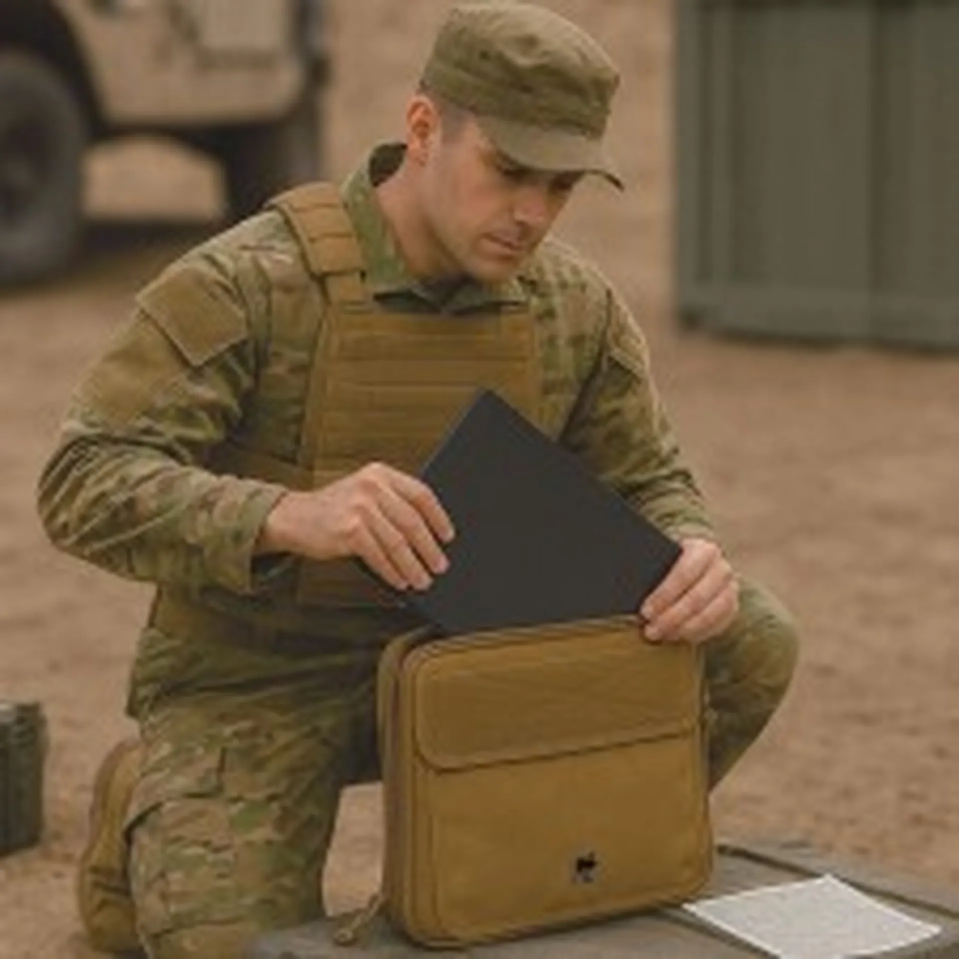 Pochettes et systèmes MOLLE militaires modulaires organisation équipement terrain France entière