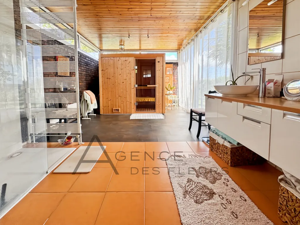 A vendre maison d'architecte de 198 m² habitables édifié sur un terrain de 6100 m² située à FRENEUSE 76410