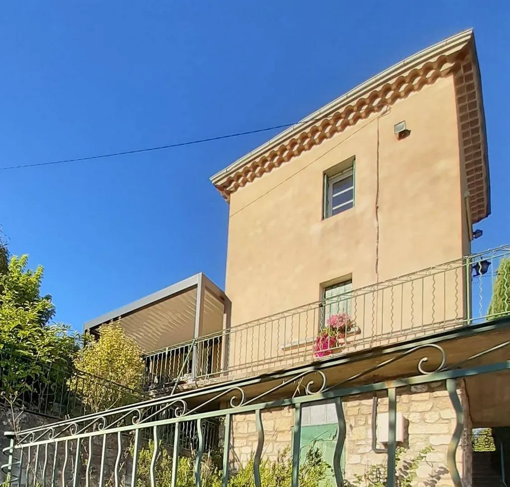 Installation d'une pergola à lames orientables à Apt 84