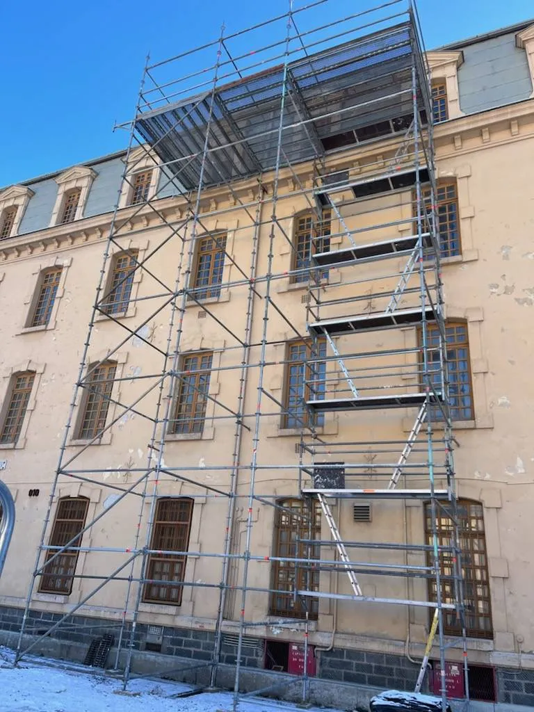 Echafaudage pour désamiantage à Briançon