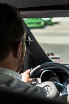 Service de chauffeur VTC professionnel pour transfert gare de Nancy, Metz et Lorraine TGV avec prise en charge à l’intérieur assurant un trajet quotidien discret et fiable à Nancy et dans sa région.