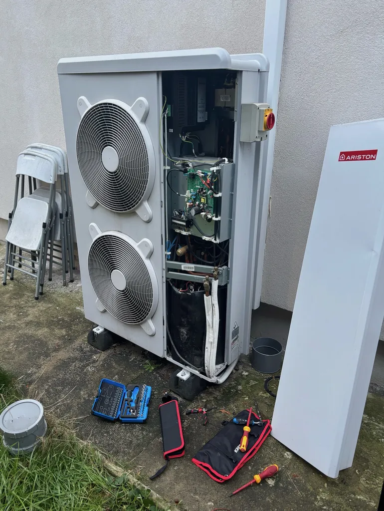 Dépannage pompe à chaleur air eau Ariston Chaffoteaux à Tremblay en France

