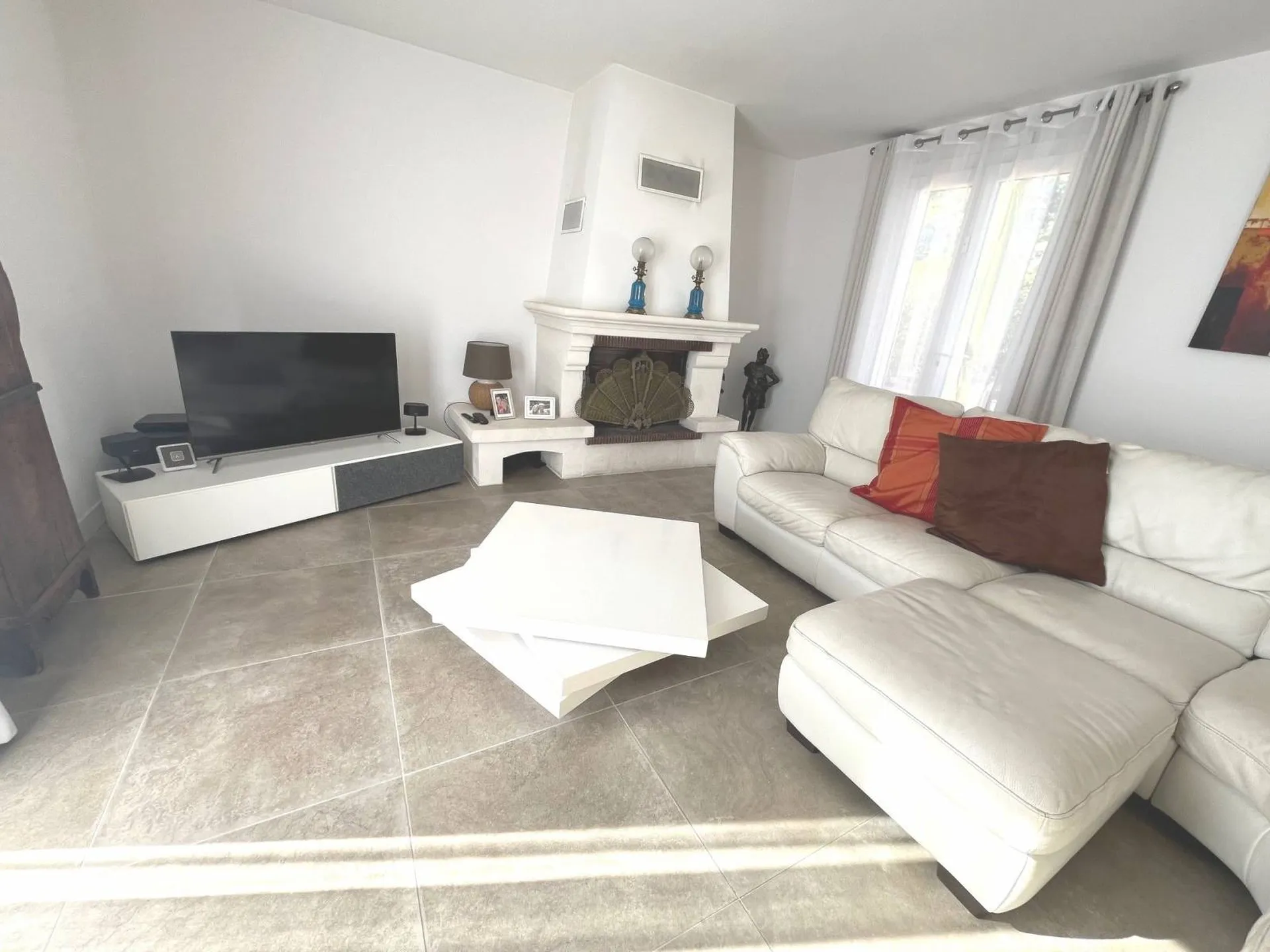 Maison T4/5 carnoux en provence sur les hauteurs, au calme absolu, possible piscine, entièrement rénovée