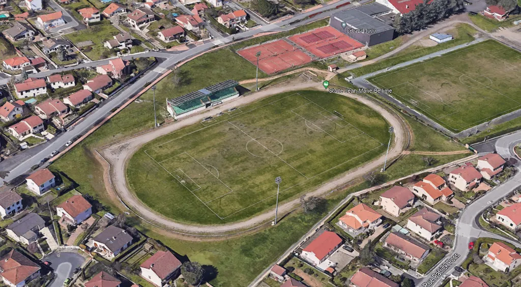 Création d'un terrain de foot en gazon synthétique