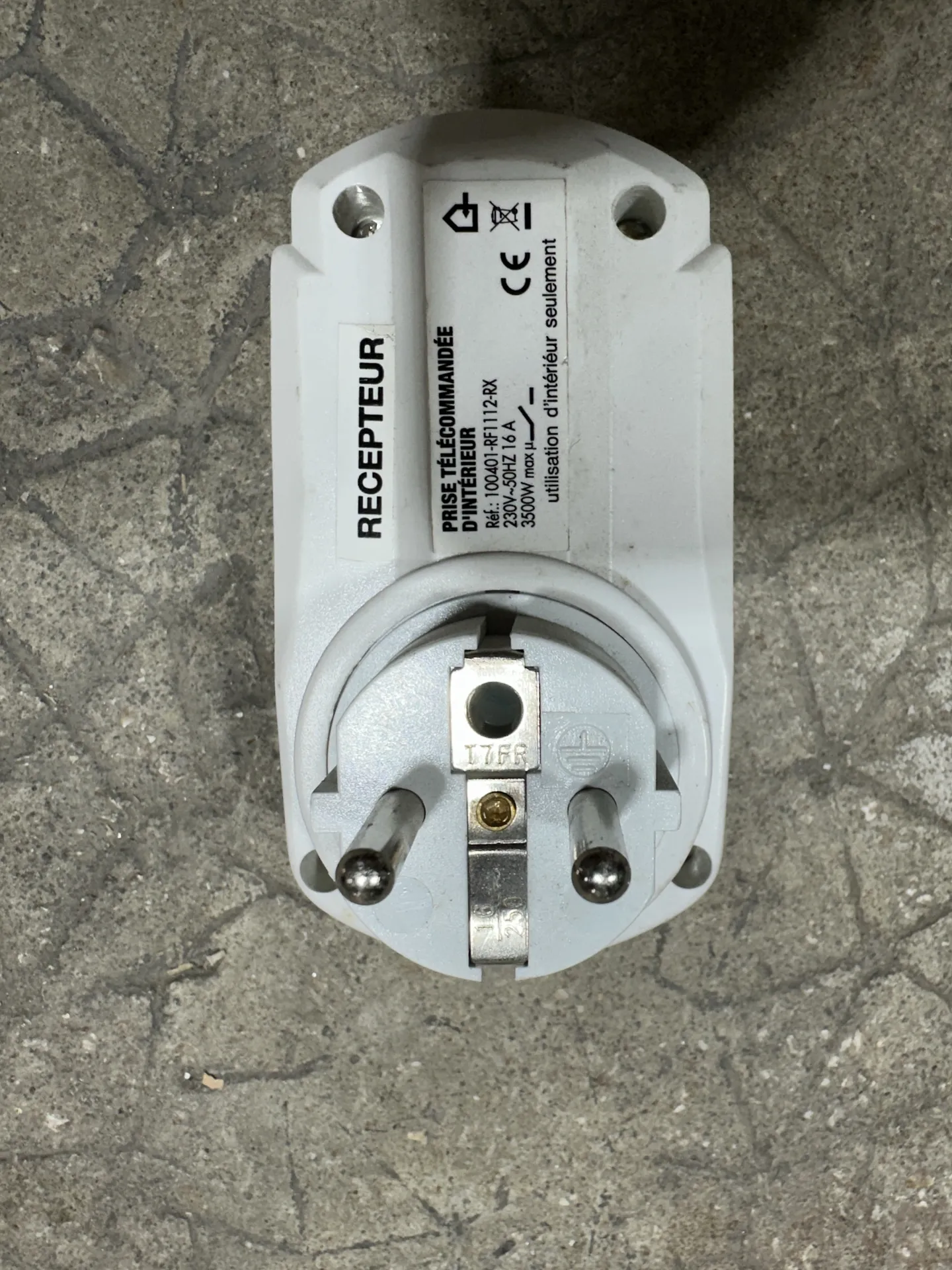 2 PRISES TELECOMMANDEES