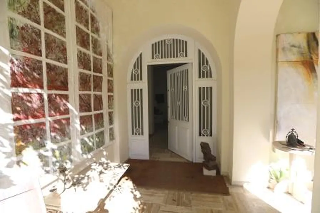 à proximité du golf de Saumane, magnifique bastide de style Art Déco   