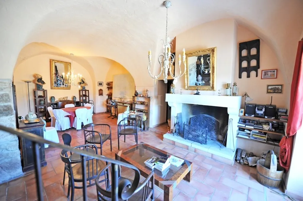 Mas du 18ème Siècle restauré au coeur des Monts du Vaucluse   