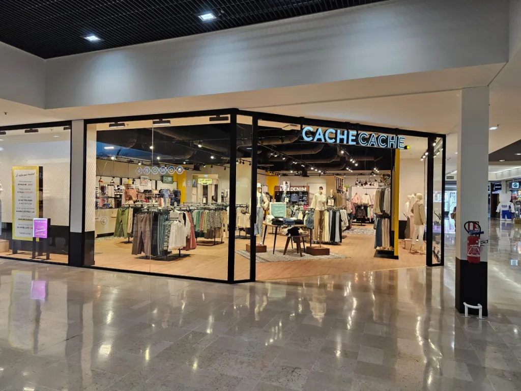 Création de vitrine de magasin à Avignon pour le magasin Cache Cache