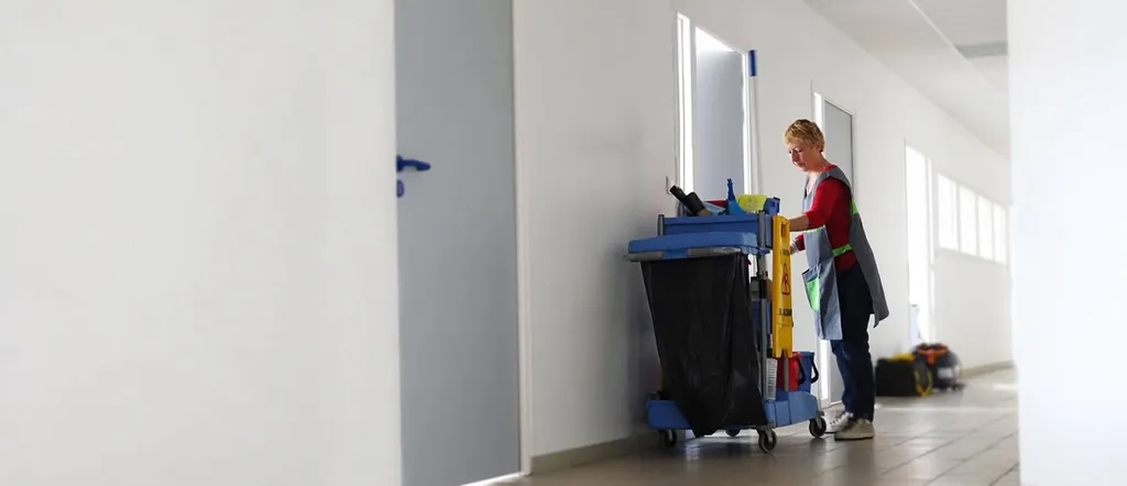 RECHERCHER UN PRESTATAIRE D’ENTRETIEN POUR LE NETTOYAGE D’UNE ENTREPRISE DE RÉNOVATION À PARIS PROCHE DE LA DEFENSE