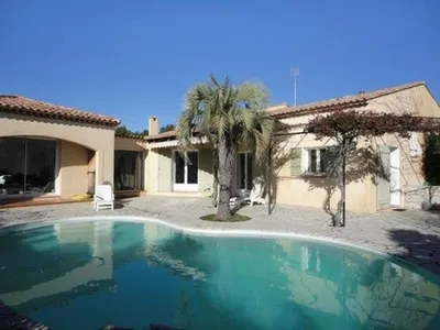 A la recherche d'une villa avec 2 logements 4/5 + T2 sur  Roquefort La Bédoule  contacter notre agence immobilière CASTELLAS la Bédoule au 04 42 73 22 50