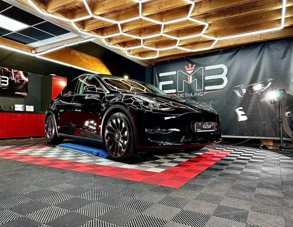 Protection carrosserie PPF Lyon plus traitement céramique carrosserie Tesla model Y Perf 