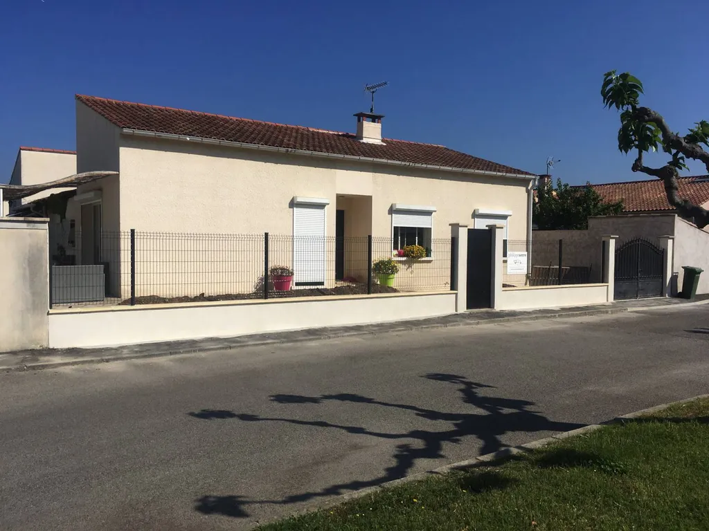 Modification d'une clôture pour une maison individuelle à Grans - clôture en travaux