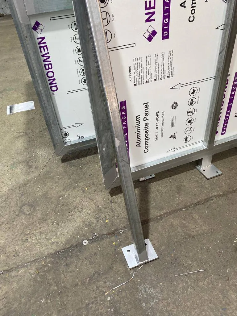 STRUCTURE CHASSIS  METALLIQUE FABRIQUEE SUR MESURE POUR COMMERCE ET INDUSTRIEL POUR POSER PANNEAUX PUBLICITE OU SIGNALISATION A MARTIGUES ET SES ENVIRONS 