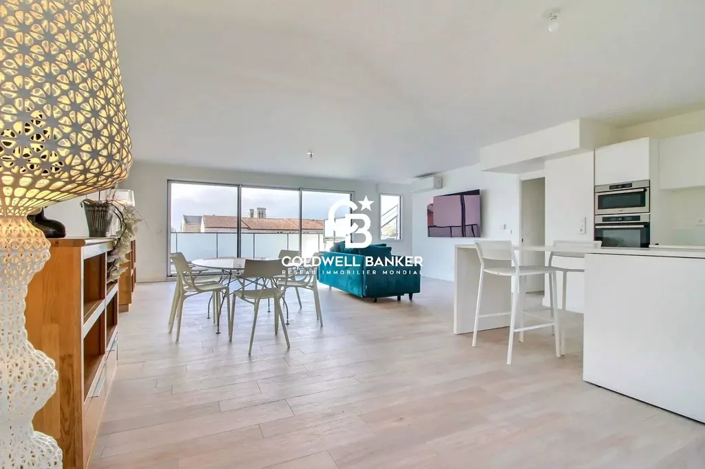 Appartement à vendre Bordeaux – dernier étage avec 2 terrasses, ascenseur et parkings entre Fondaudège et Jardin Public