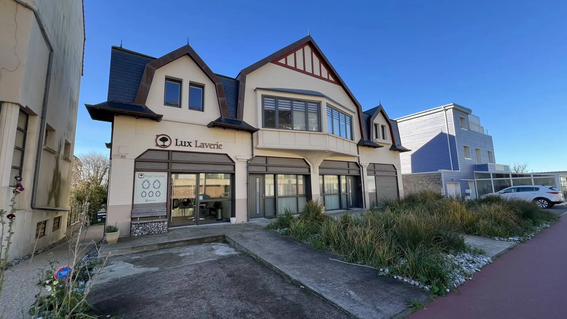 Immeuble de rapport à fort potentiel 186,5m² avec 5 appartements et garage 25m², idéal investisseurs, emplacement bord de mer à Criel-sur-Mer 76910