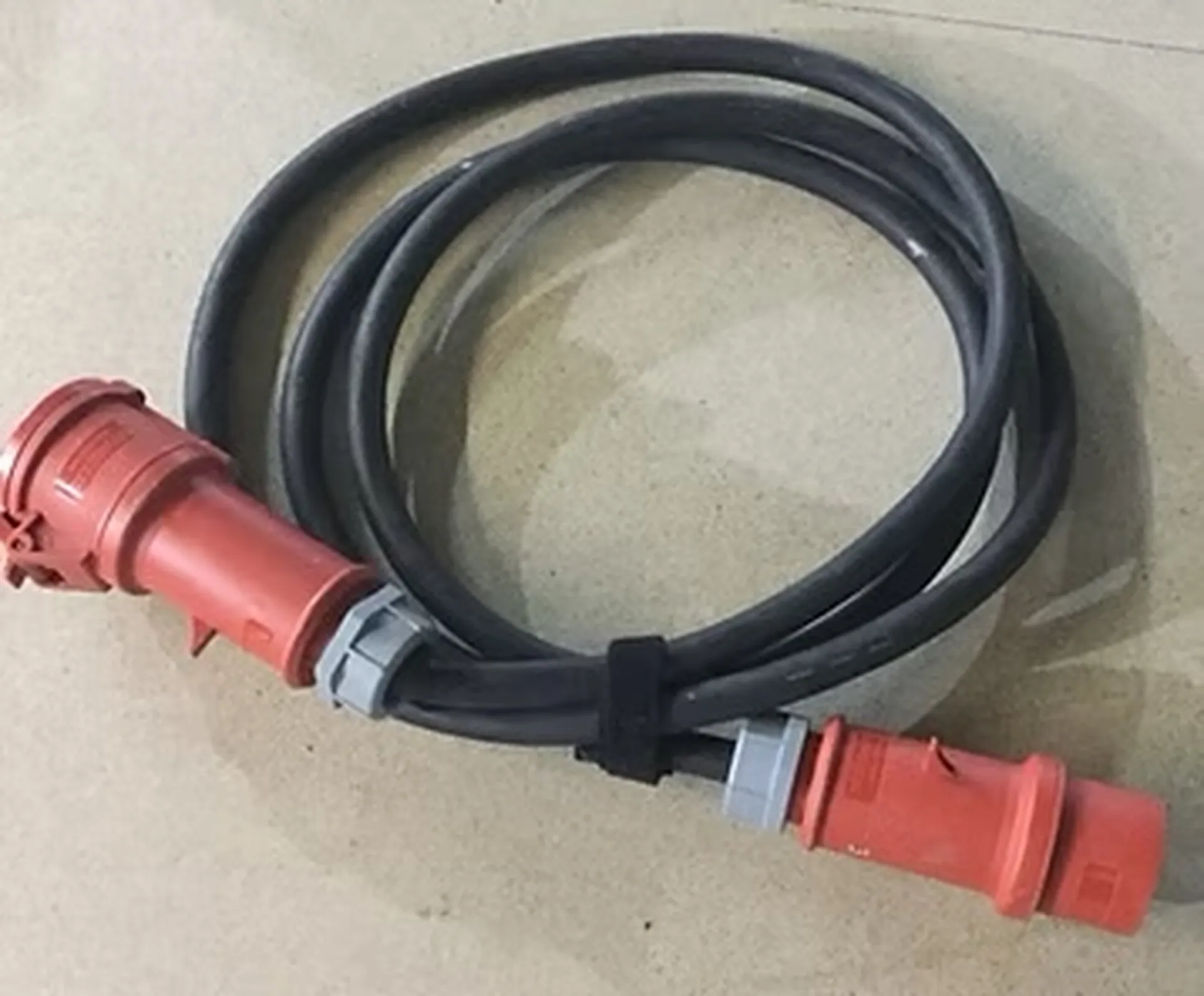 PROLONGATEUR CABLE 32A TRIPHASE