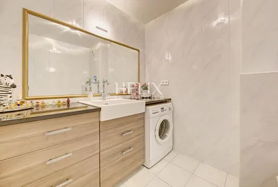 Maison agréable, efficiente thermiquement, terrain plat et cuisine d'été , garage double et dépendance.