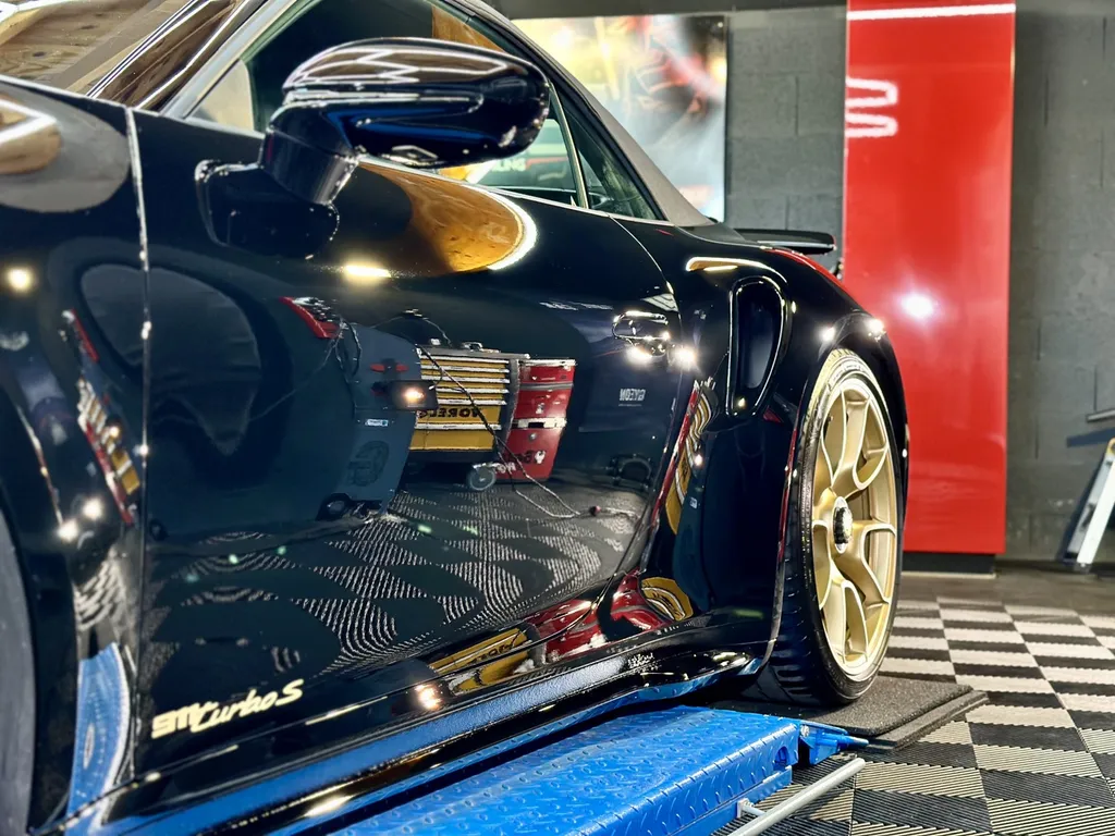 protection PPF automobile Lyon traitement céramique carosserie Porsche 992 Turbo S cabriolet 