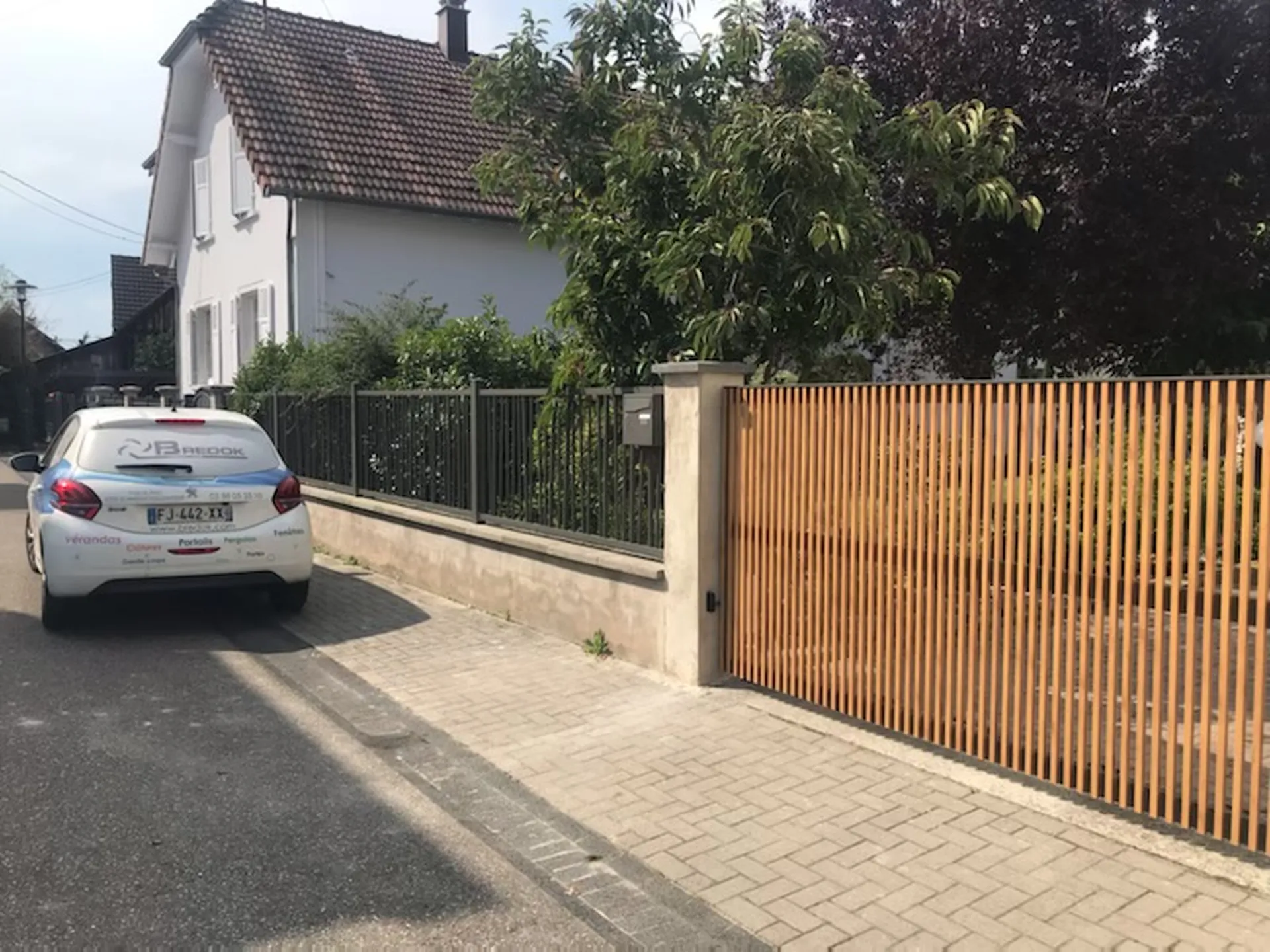 Sécurisez votre maison avec une clôture alu pleine ou ajourée de fabrication française dans le territoire de Belfort