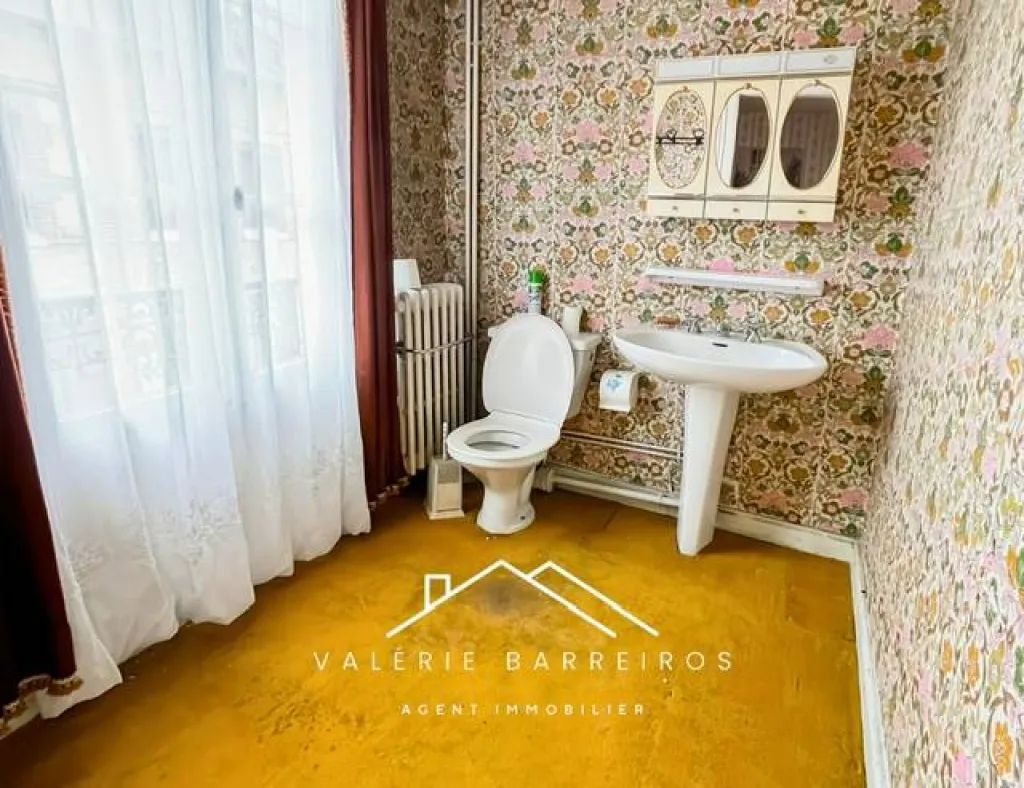 A vendre maison de 100 m² habitables édifiée sur 216 m² de terrain sur la commune de CAUDEBEC LES ELBEUF 76320