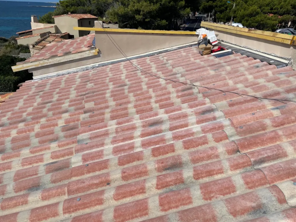 Changement d’une toiture de maison en P.S.T Canal sur Sausset les Pins près de Martigues
