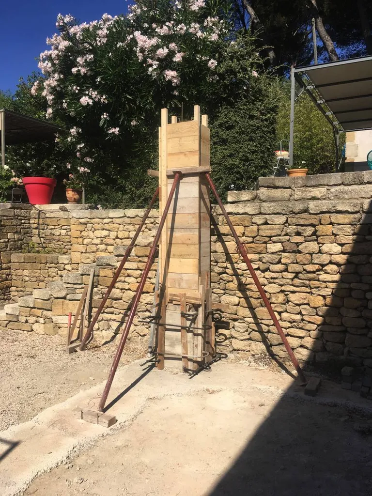 Réalisation de piliers en béton brut de décoffrage près de Saint-Rémy-de-Provence