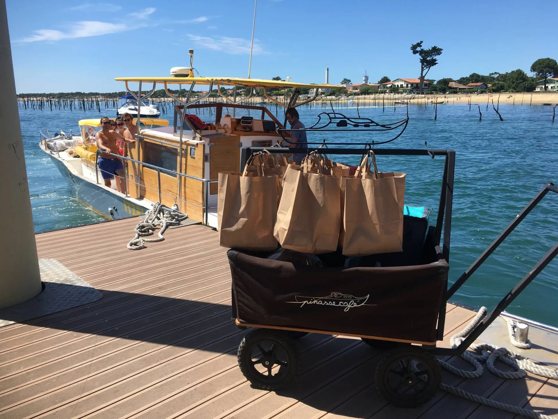 Repas pique-nique en bateau sur le bassin d'Arcachon