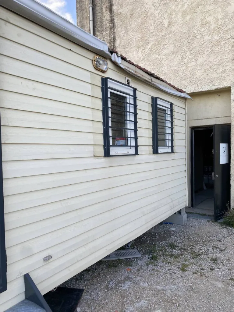 FABRICATION ET POSE GRILLES DE PROTECTION SUR MESURE EN FER FORGE POUR FENETRES BUNGALOW  MARTIGUES BOUCHES DU RHONE 