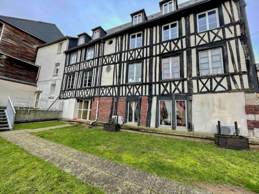 copropriété avec jardin, entretenue et pleine de charme