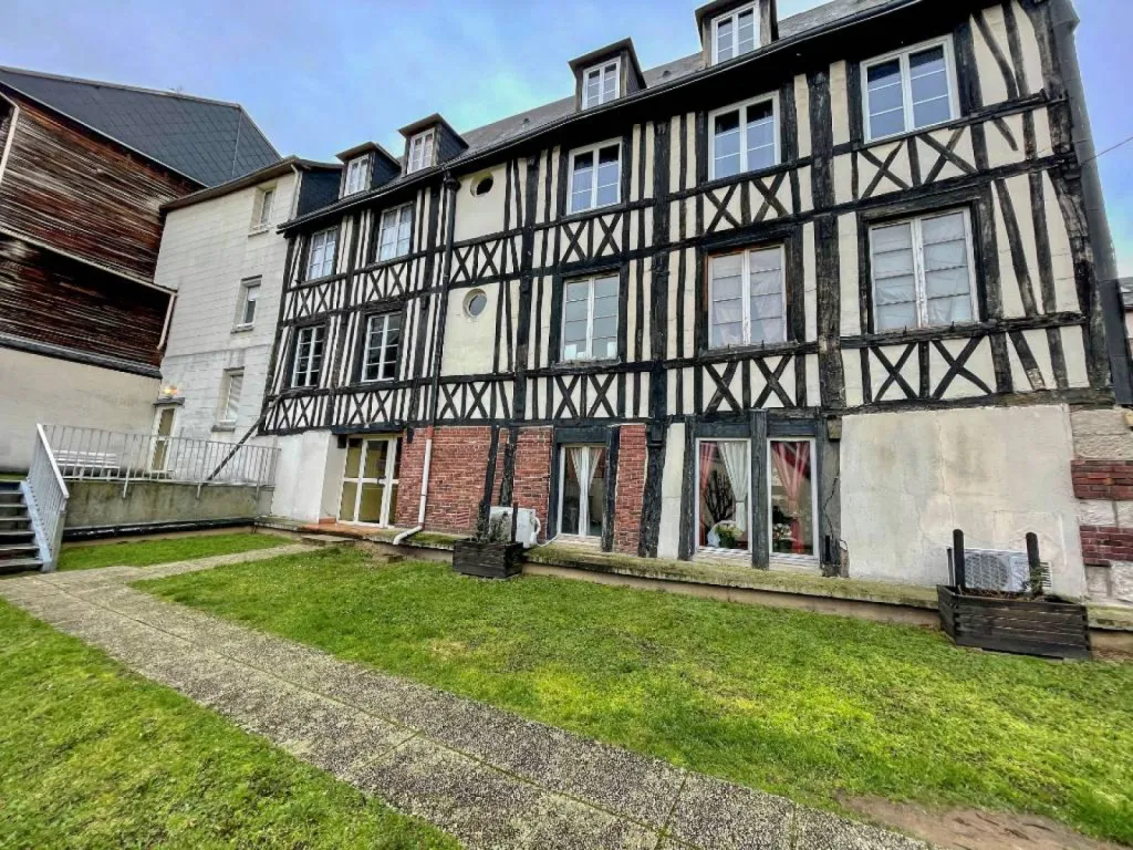 copropriété avec jardin, entretenue et pleine de charme