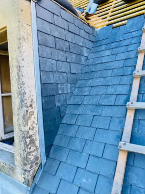 Rénovation complète de toiture à Lourdes avec isolation thermique performante et remplacement durable des tuiles anciennes