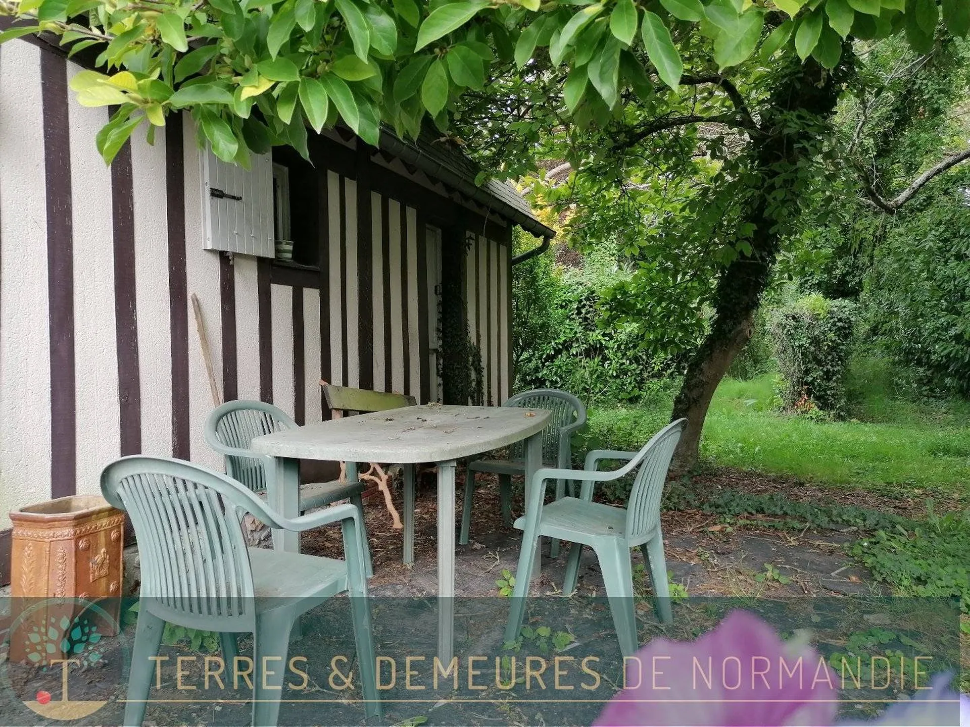 Centre village de Cormeilles, maison normande et jardin. EURE 27