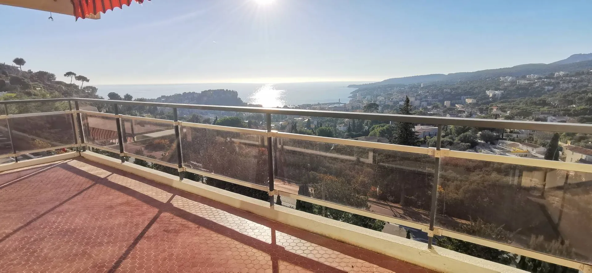 Appartement T2 Cassis  ouvrant sur terrasse vue mer dans résidence de standing avec piscine