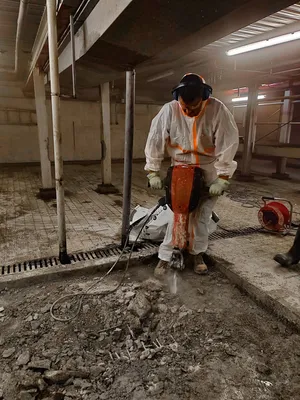 Démolition du béton avec utilisation d'engin adapté au milieu confiné