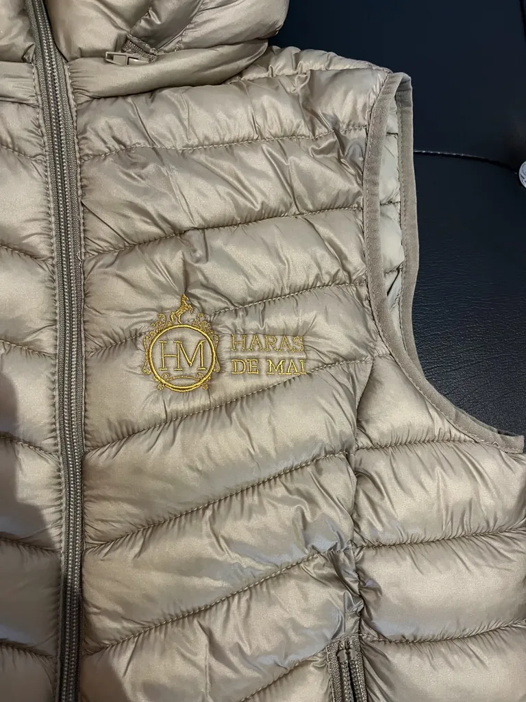 doudoune brodée a St Quentin de Baron 