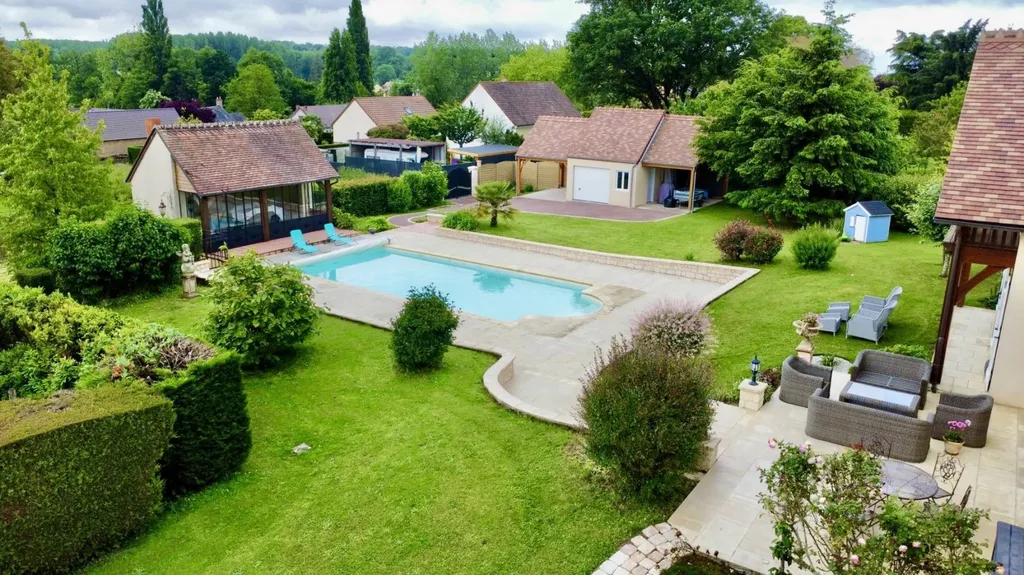 Magnifique maison à vendre à Ecommoy avec 4 chambres, piscine et Garage