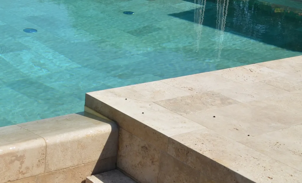 autour de la piscines margelle sur mesure
