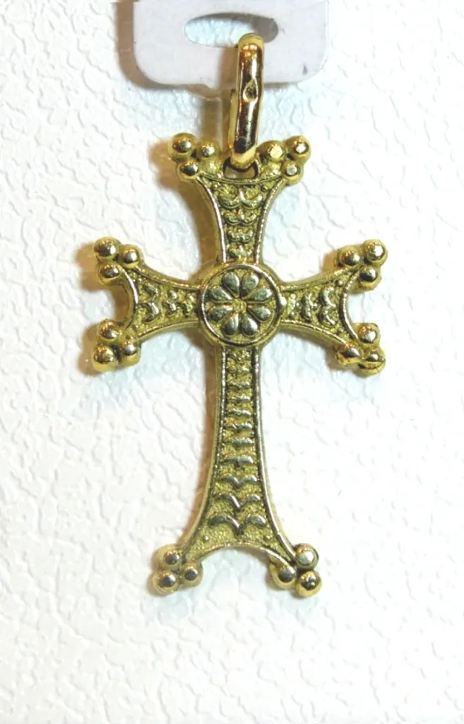 Croix arménienne en or 18 carat, modèle classique. 