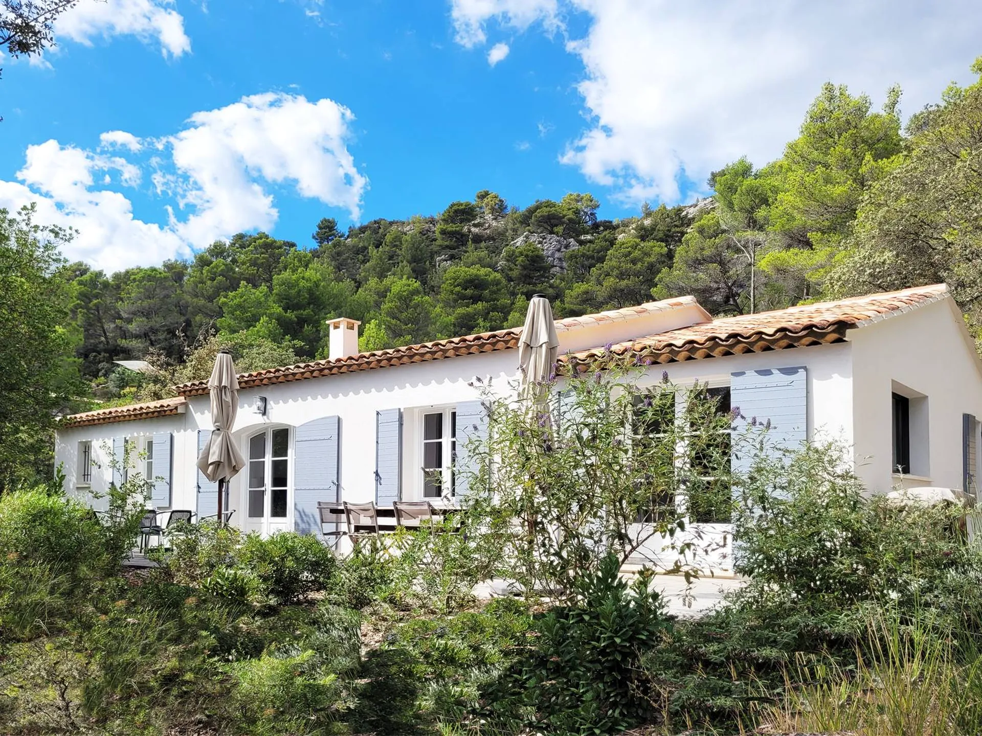 Démolition de l'existant et reconstruction d'une maison sur mesure à Saint Marc Jaumegarde dans les Bouches du Rhône