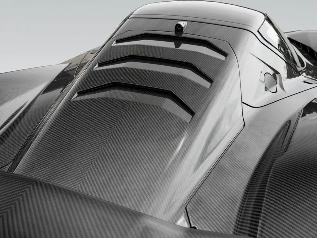 Capot moteur carbone KTM X-BOW GT-XR Visual Carbon, finition technique et exclusive, livraison Bordeaux.