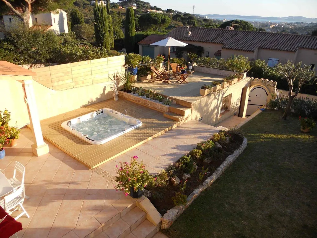 spa encastre dans terrasse en bois aix-en-provence