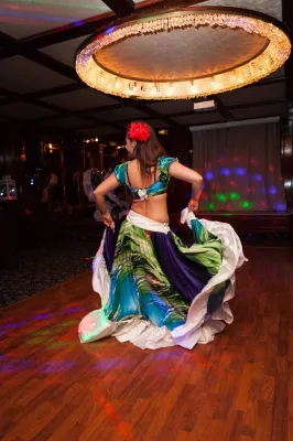 Un Mariage sur le thème Orchidées et Tropique pour une ambiance chic en croisière sur la Seine à Paris