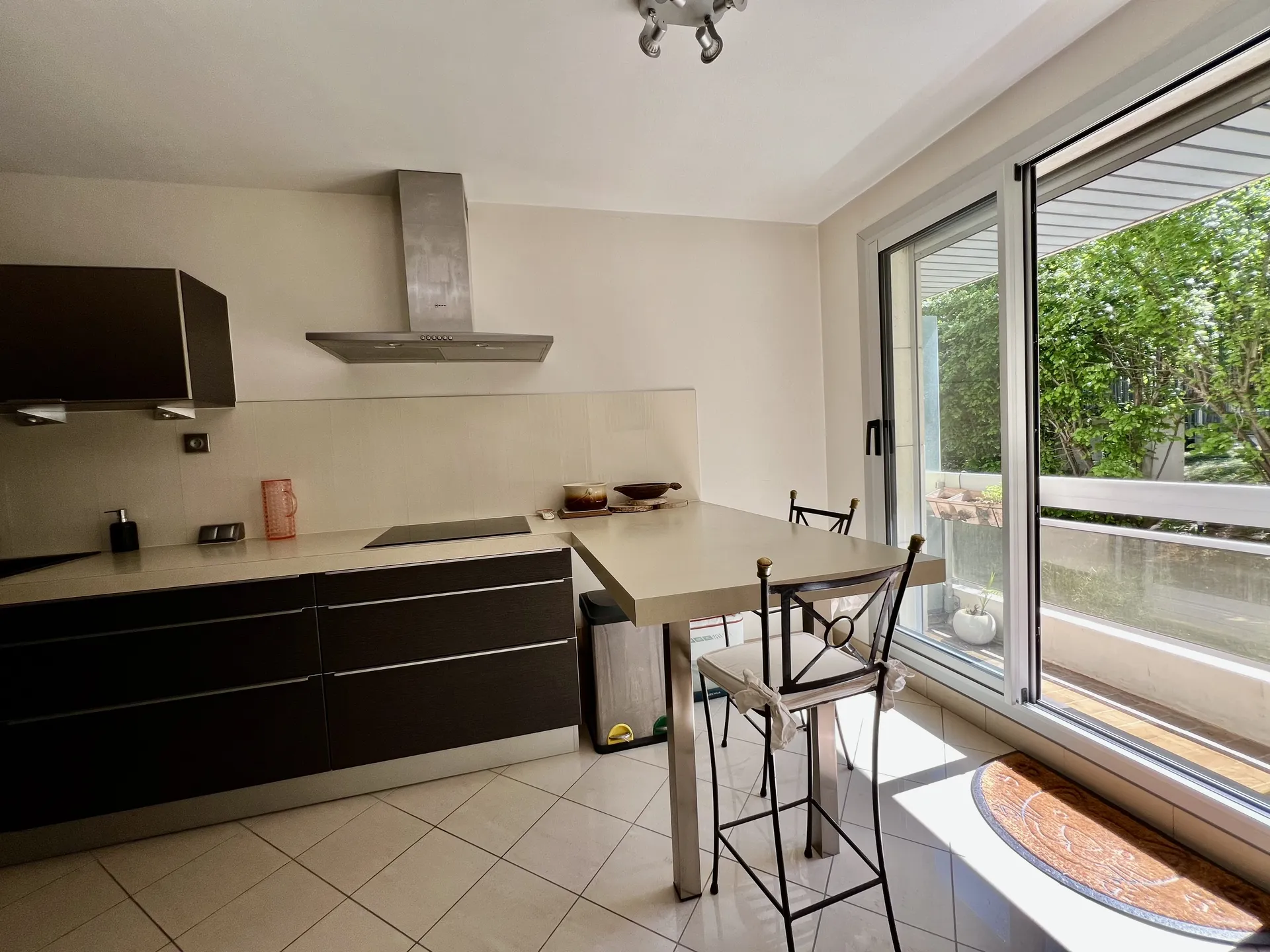 cuisine avec acces balcon