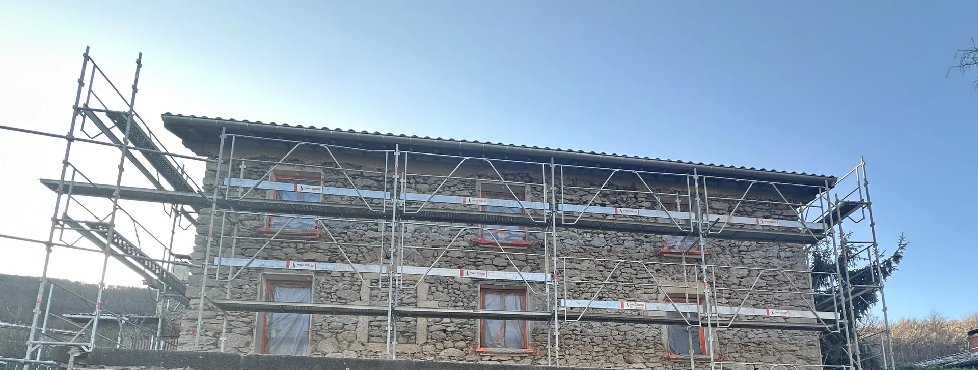 Votre spécialiste des façades & d'isolation au cœur du Parc naturel régional du Pilat