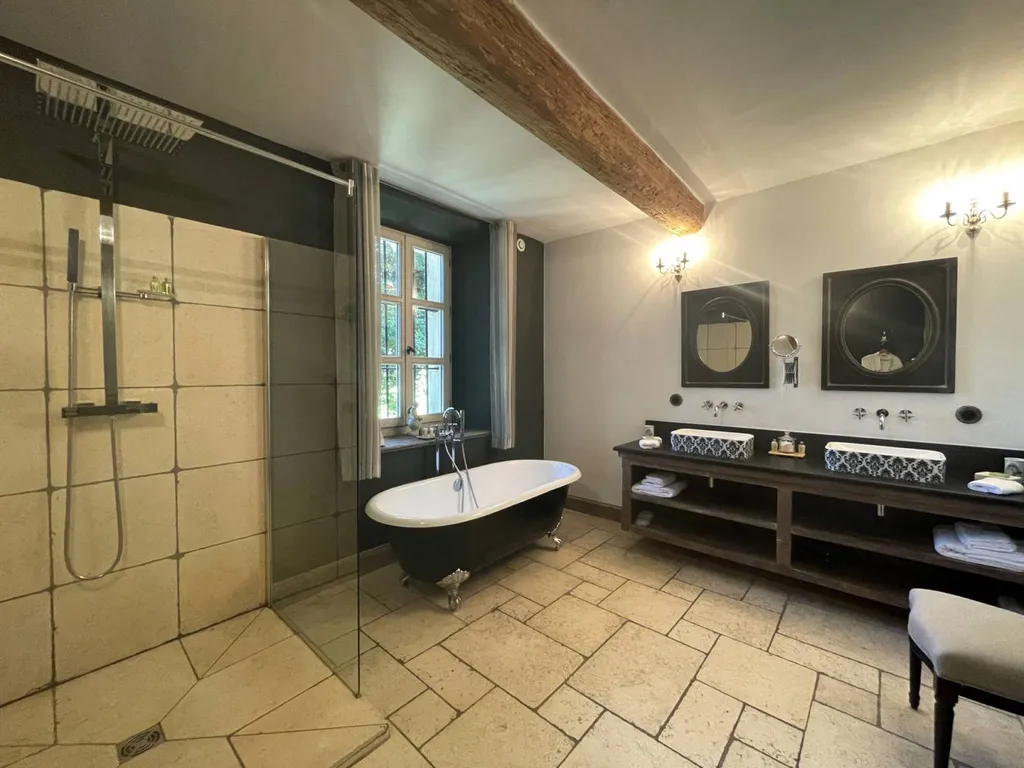 Superbe propriété avec dépendances au pied du Mont Ventoux   