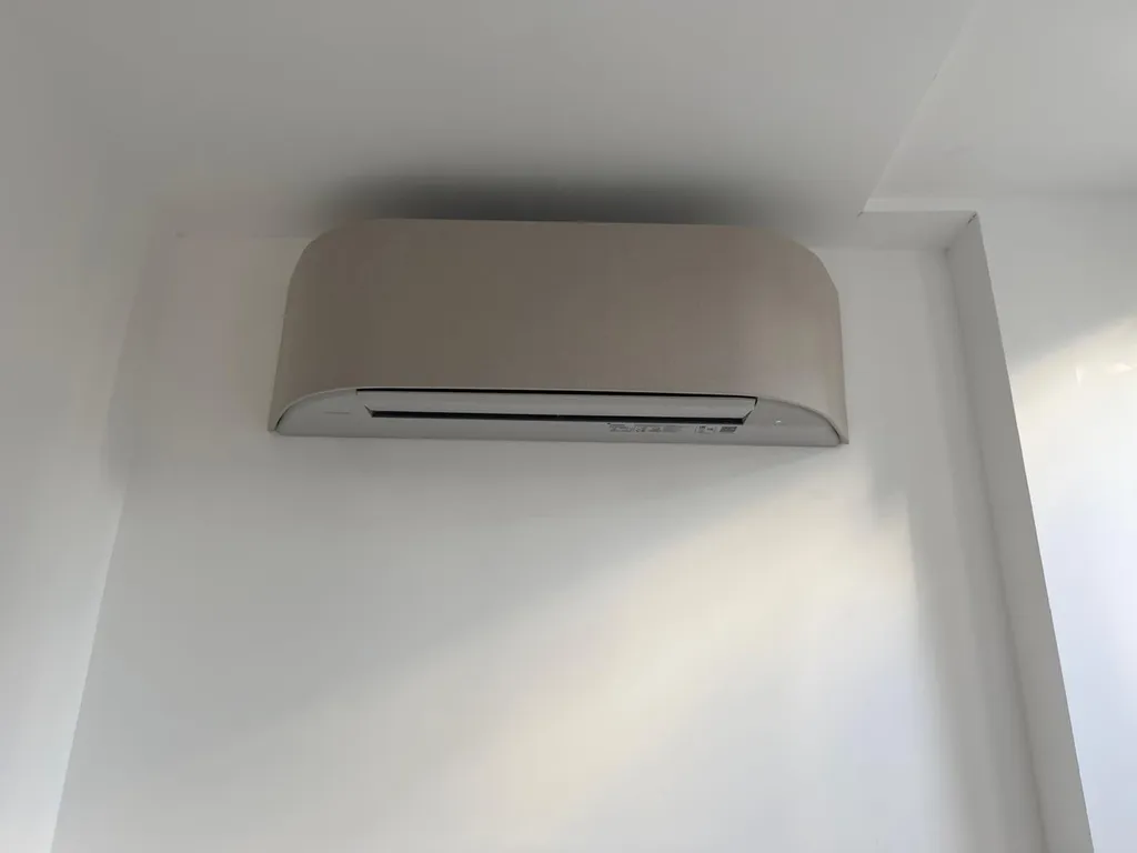 Installateur de climatisation sérieux - installation d'une climatisation Tri-split pour une maison à Grezieu la Varenne, à la limite de Vaugneray proche de la ville de Lyon